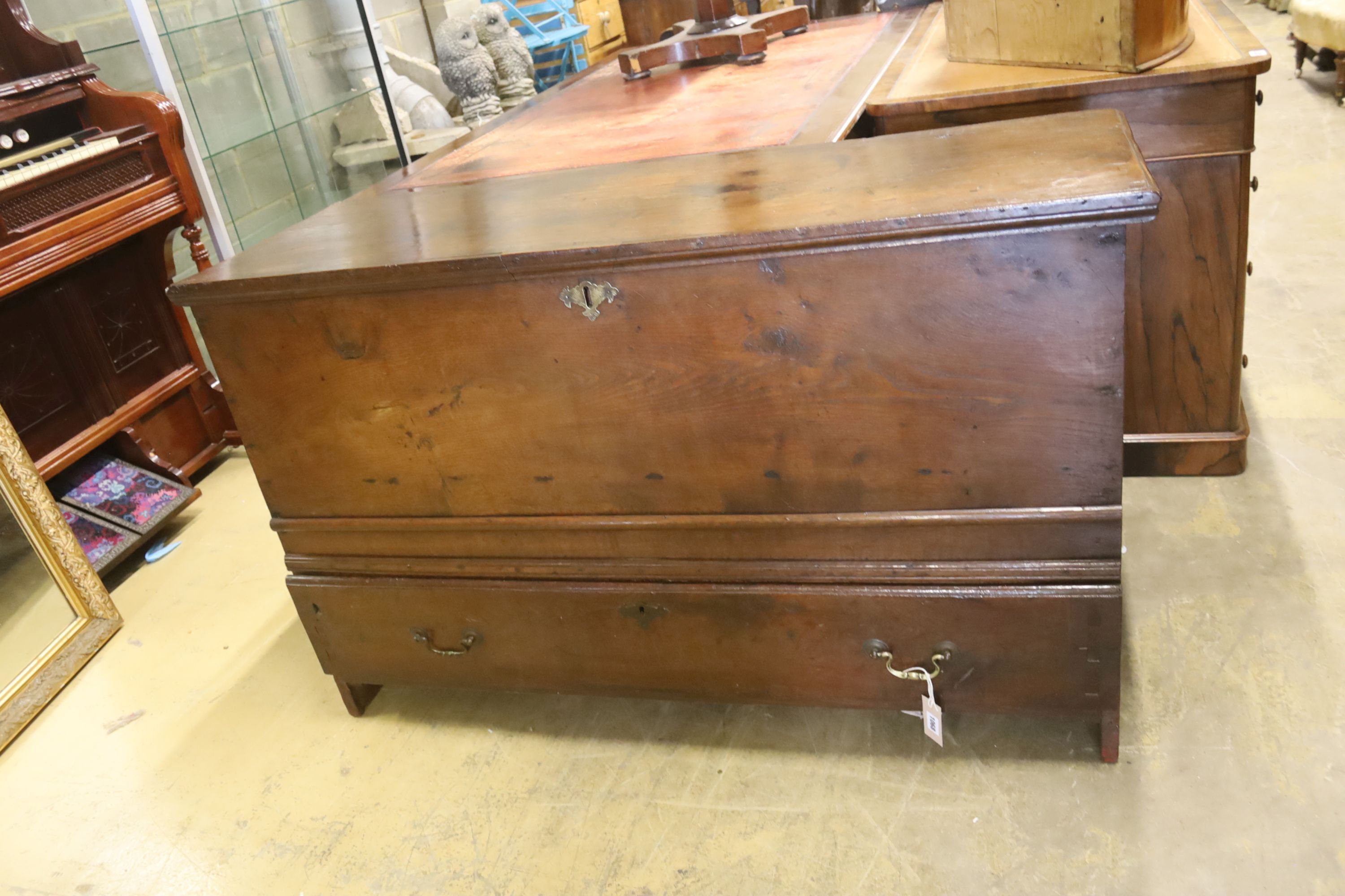 An 18th century elm mule chest, length 127cm, depth 46cm, height 78cm